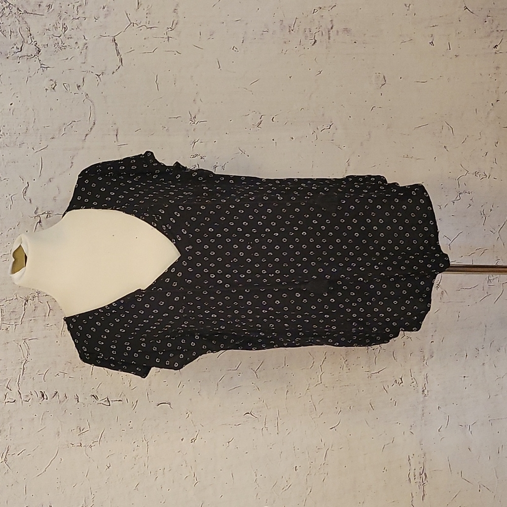 Cap sleeve black with white pattern blouse